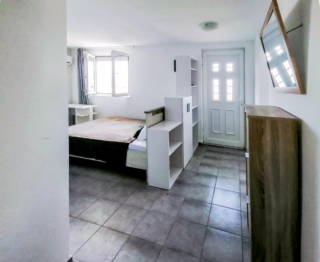 Apartments Siesta Tivat Exterior photo
