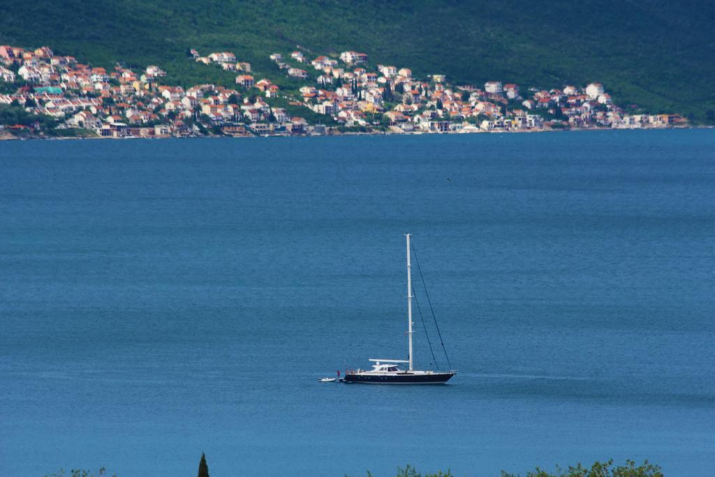 Apartments Siesta Tivat Exterior photo