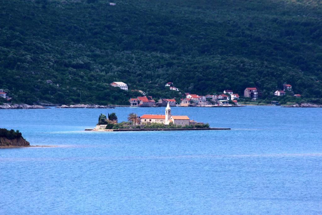 Apartments Siesta Tivat Exterior photo